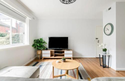Moonee Ponds Apartment | Unwind in style only 7km from CBD