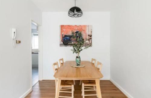 Moonee Ponds Apartment | Unwind in style only 7km from CBD