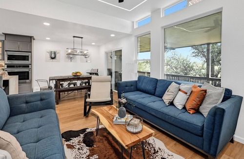 Comanche Point At Point Venture House | Unwind together: modern spacious getaway perfect for families & friends!
