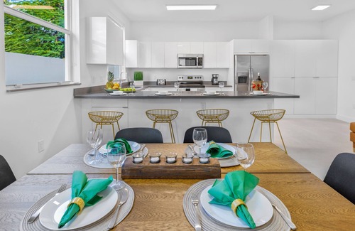 Liberty City House | UP TO 16 GUESTS! MODERN HOUSE NEAR WYNWOOD