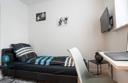 Bindersleben House | Up to 7 guests / free parking / Amazon Prime / garden / terrace