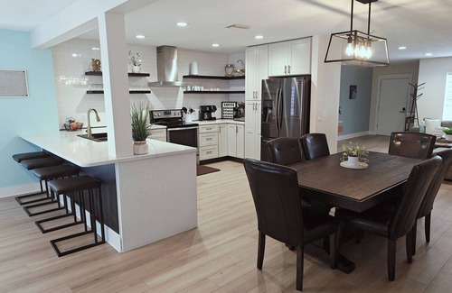 South Venice House | Updated Spacious. 5 Min to Manasota Beach. Loaded w/amenities. Pets Welcome!