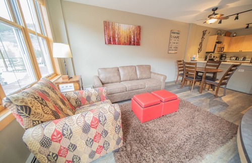 River Run Condo | Updated Unit River Run Village, Gas Fireplace