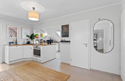 Neustadt-Gimmeldingen Apartment | Upper Room:exklusives Apartment Gimmeldingenausblick auf Mandelblüten&weinberg