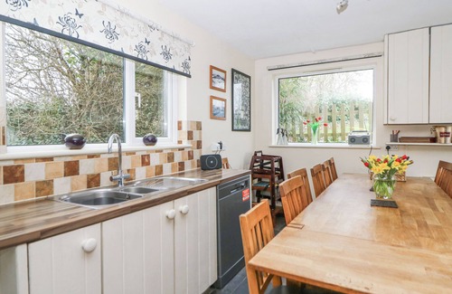 Haverfordwest Cottage | UPPER CALFFIELD FARMHOUSE, pet friendly in Haverfordwest