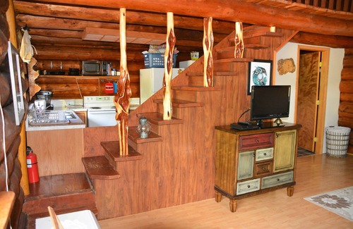 Moose Pass Cabin | Upper Paradise Log Cabin - Nightly Rental in the Woods