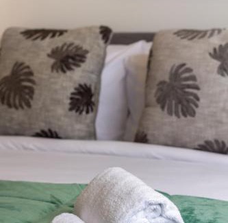 Upper Riccarton Apartment | Upper Riccarton dream - 2 bed 2 bath w/carpark