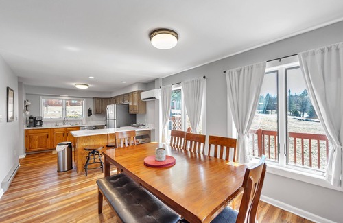 North Creek House | Upper Sleighride 25l - Wrap-around Deck End Unit 3 Bedroom Townhouse by The Summit at Gore Mountain