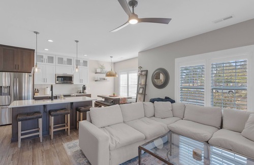 Leland Condo | Upscale 2-bedroom, 2 bath condo, lower corner unit on the golf course