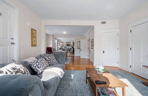 Worcester Apartment | Upscale 4 Bedroom Condo w King Bed Suite