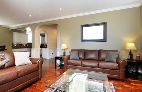 Saanich House | Upscale Character Home with Luxurious Amenities