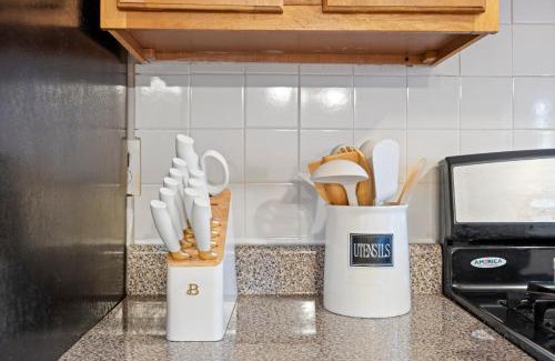 North Side Apartment | Uptown Escape