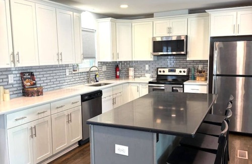 Sunset Road House | Uptown in Mins. Spacious outdoor + Game Deck
