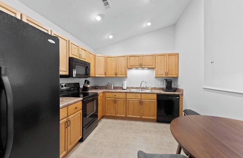 Knoxville House | Urban 2BD Retreat - 15 mins to Dtwn Knoxville