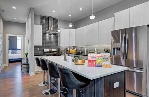 Fountain Square House | Urban Chic 2 Homes in Indy w/Pool table, Foosball