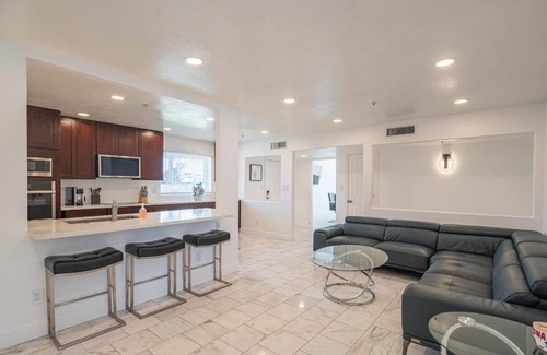 South Scottsdale House | Urban Cottage in Heart of Old Town Scottsdale w/large pool, spa, and golf