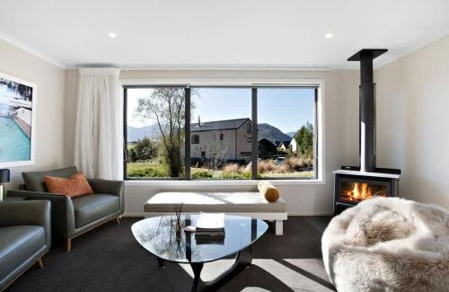 Kawarau Falls House | Urban Elegance