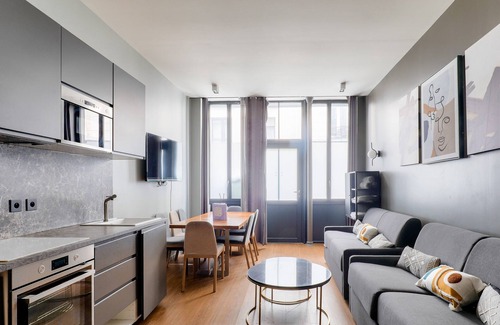 Quartier Saint-Ambroise Apartment | Urban Flat 136 - Luxury 4BDR Duplex in Center of Paris