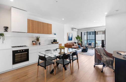 Caulfield East Apartment | Urban Living at Its Best