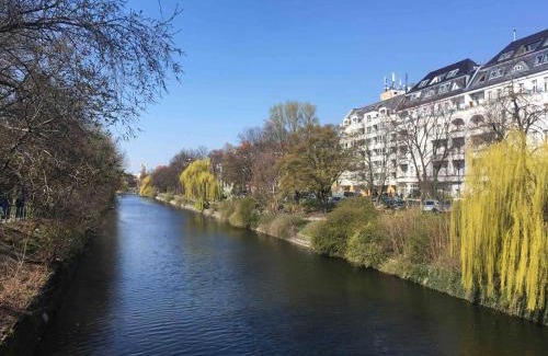 Neukoelln Apartment | Urban Loft in Vibrant Kreuzkölln