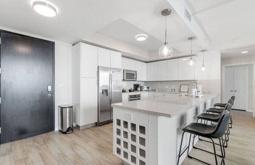 Brickell Apartment | Urban Oasis in Brickell Miami w/WFH setup Parking