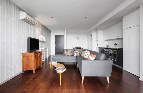 Richmond North Apartment | Urban Oasis in the Heart of Richmond Cultural Hub