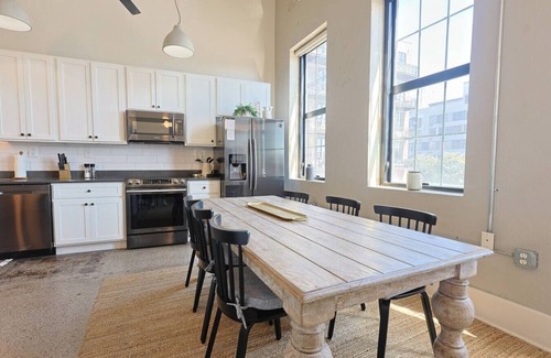 Old City Condo | Urban Retreat w/Downtown Views