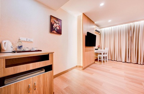 Din Daeng House | Urban Suite Escape Space Meets Comfort