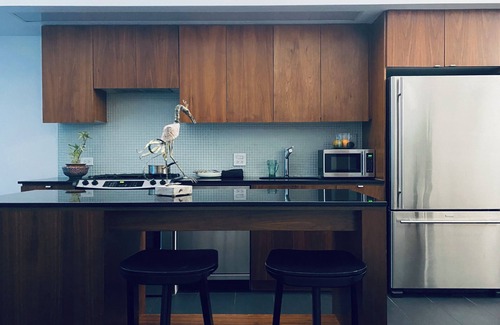 Gastown Apartment | Urban Zen Studio suite - a cozy Central-city retreat, free parking