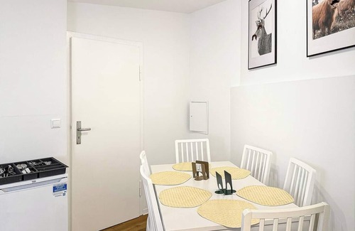 Diemershalde House | Urbanes Stgt Retreat – 13 Pers., PS5 & Patio