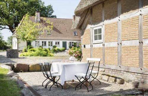 Pommerby House | Urgemütliche Reetdachkate mit großem Kamin und Sauna