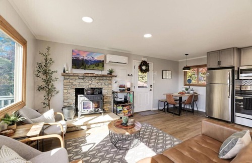 Broadway Apartment | Ursus Slumber -Hot Tub, Stunning Views, 3bdr/2bath