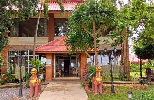 Sakae Krang Resort | Uthai River Lake Resort