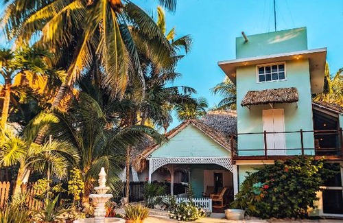 El Cuyo Villa | Utopia Guesthouse & Yoga Studio beachfront home