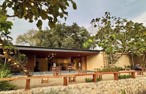 Huong Thuy House | Va Riverside Retreat