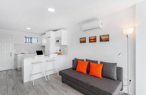 Playa del Aguila Apartment | Vacation Apartment 'Newly Refurbished Beachfront' with Sea View and Air Conditioning