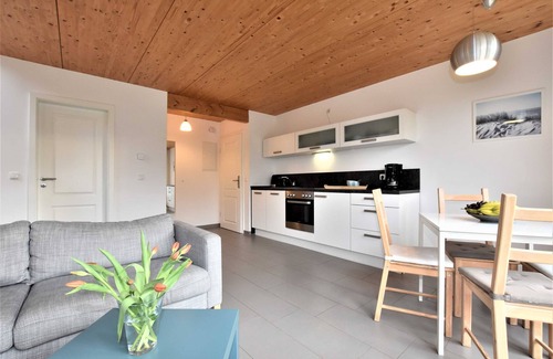 Rethwisch Apartment | Vacation apartment B&S right with terrace and garden - Ostsee Ferienhaus B&S mit