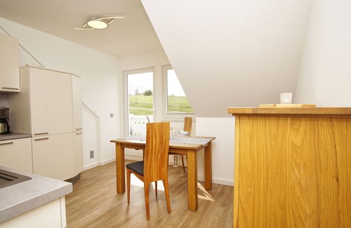 Thiessow Apartment | Vacation apartment with balcony in a quiet location - Haus Südperd FeWo Stranddistel