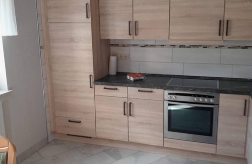 Altenkirchen Apartment | Vacation apartment with spacious sunbathing lawn long stay - Ferienwohnung Hombitz