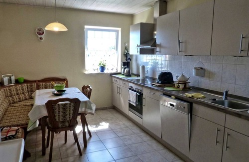 Oxlund Apartment | Vacation apartment 1 - Ferienhof Petersen: Vacation in the inland