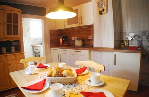 Harleshausen Apartment | Vacation apartment for 5 people in a historic half-timbered house