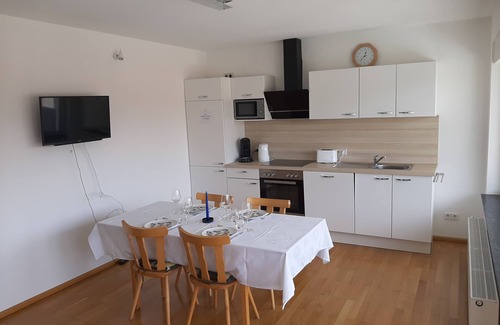 Eberbach Apartment | Vacation apartment in Eberbach with a view of the Neckar - between hiking trails and the old town