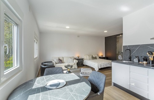 Los Portales Apartment | Vacation 'Bastion Del Drago - 5' with Mountain View, Shared Terrace and Wi-Fi