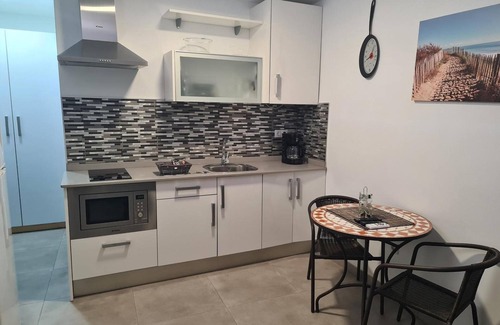 Playa de Arinaga Apartment | Vacation 'Casa Paula - 22' with Mountain View, Shared Pool and Wi-Fi