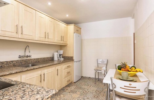 Los Llanos Villa | Vacation Home "Bayton House" with Mountain and Garden View, Private Pool & Wi-Fi