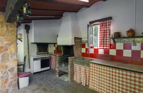 Beas de Segura House | Vacation Home "Alojamiento Rural El Azamur" with Mountain View, Shared Pool & Wi-Fi