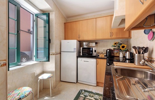 Setubal House | Vacation Home 'Casa Canopa' in Historical Area with Wi-Fi