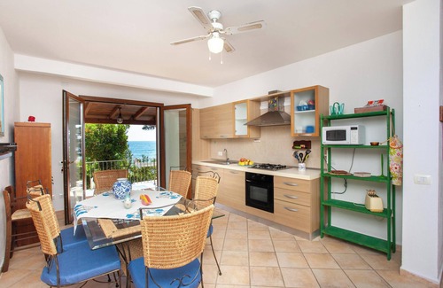Sas Linnas Siccas House | Vacation Home "Casa Sulla Spiaggia 1" with Sea-View, Terraces & Garden