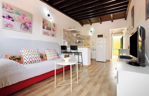 Corralejo Apartment | Vacation Home 'Casa Yoaki' with Terrace & Wi-Fi