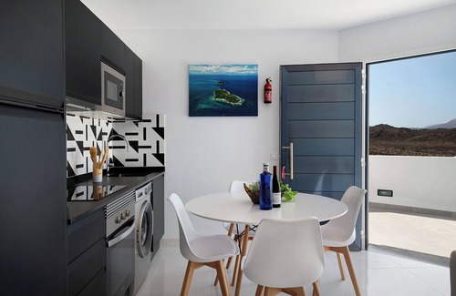 La Santa House | Vacation Home 'Coral 5' with Shared Terrace, Wi-Fi and Air Conditioning